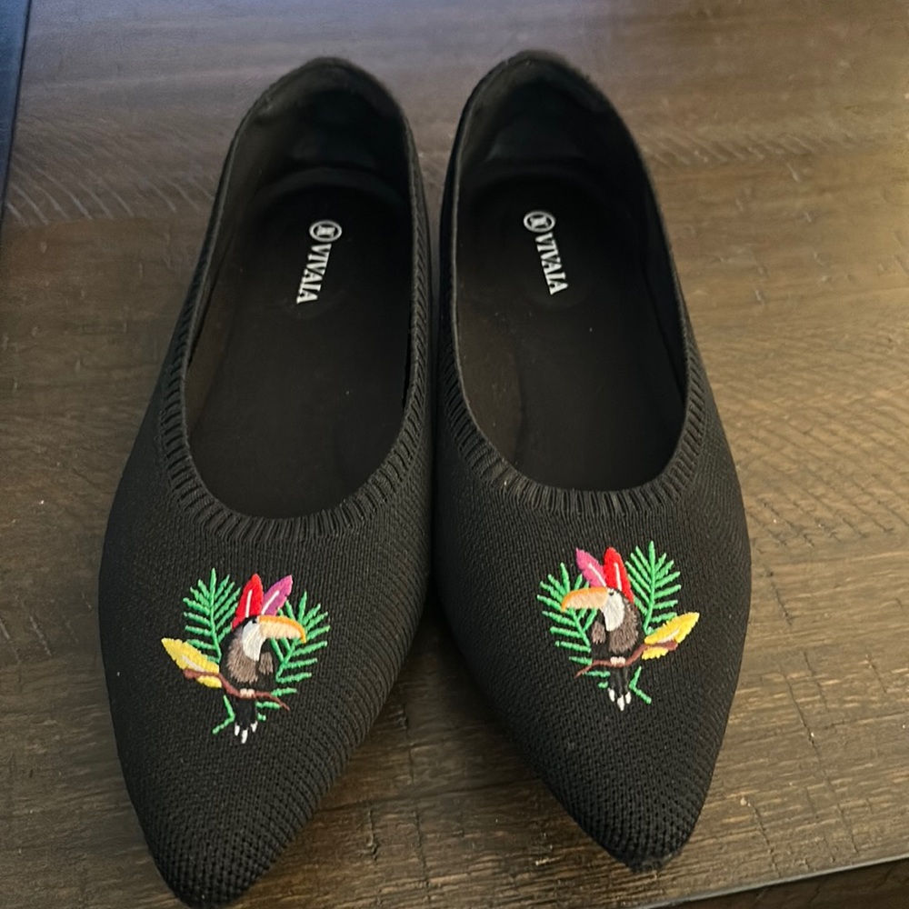 Vivaia Pointed-Toe Ballet Flats